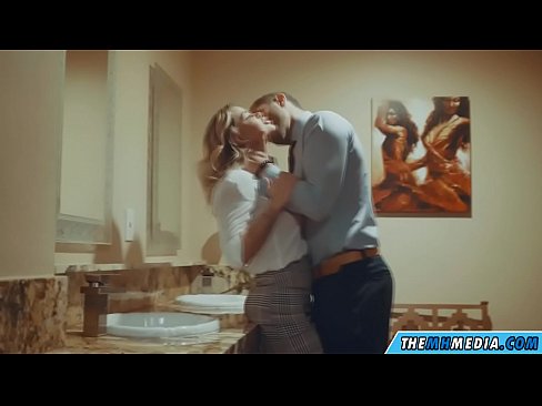 ❤️ Döşlü sarışın sizi ictimai tualetdə aldatdıqda ❤️ Sikişmə videosu az.storestarbucks.top ️❤